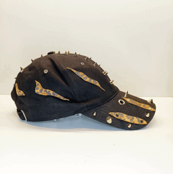 Gorra negra leopardo pincho