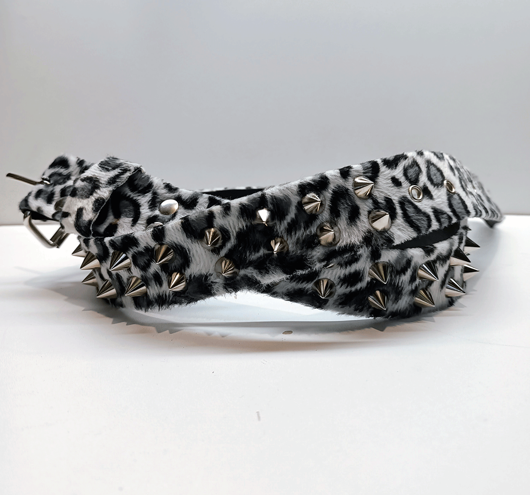 Cinturón pincho leopardo blanco