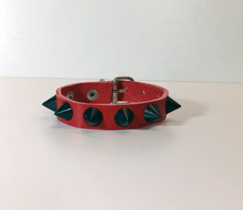 Pulsera roja pincho negro